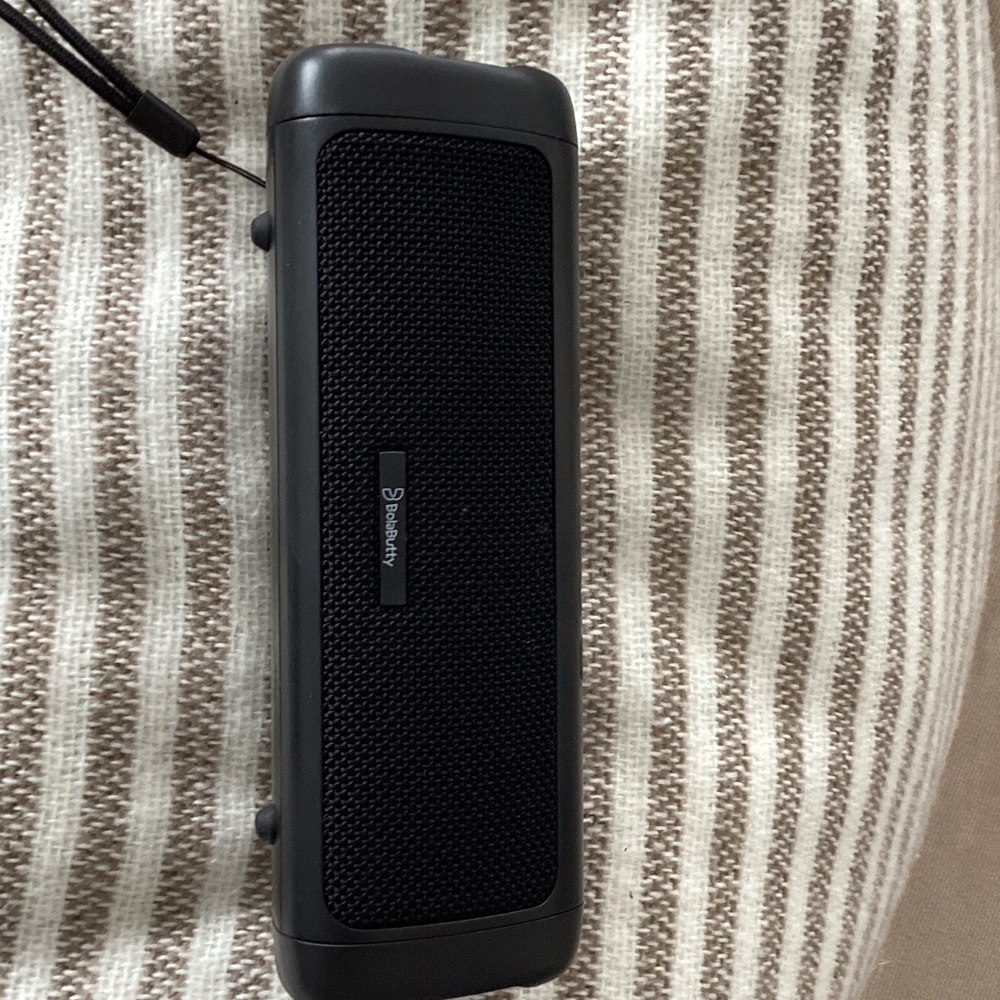 Black Bluetooth Speaker by Bolabutty